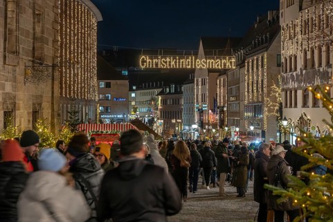 Entrance to the evening lights NÃ¼rnberger Christkindlesmarkt, Hauptmarkt, Nuremberg, Middle