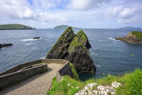 Steep descent to Dunquin pier, Ballyickeen Commons, Dunquin, Kerry, Ireland