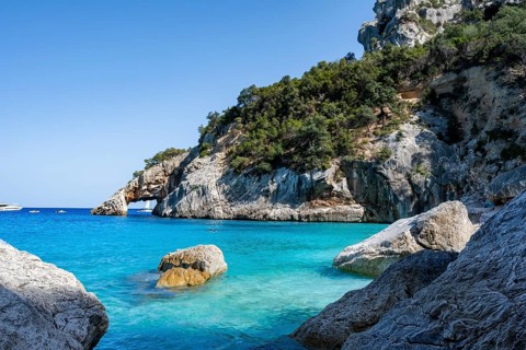 Light blue clear sea on a dream beach on Cala GoloritzÃ©, picturesque rocky coast, cliffs with rock