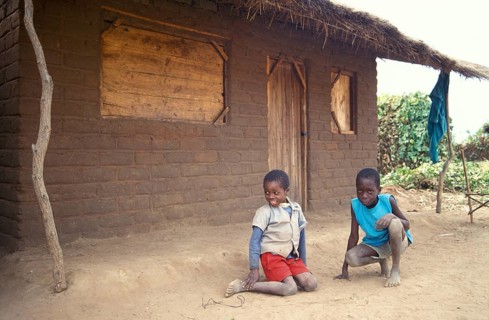 Children in front of a clay hut on the side of the road, boys, Salima, Malawi, Africa, June 2000,