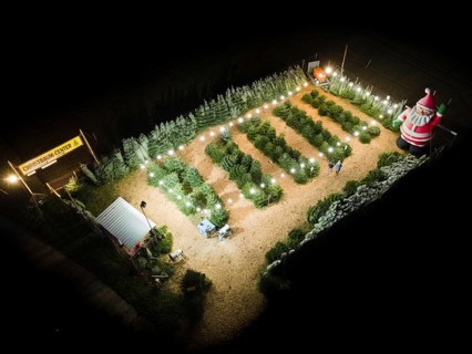 In a Christmas tree centre near Frankfurt am Main there is a decorative inflatable figure of Father
