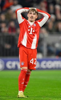 Lennart Karl Bayern Muenchen FCB (42) Disappointment disappointed after missed goal opportunity