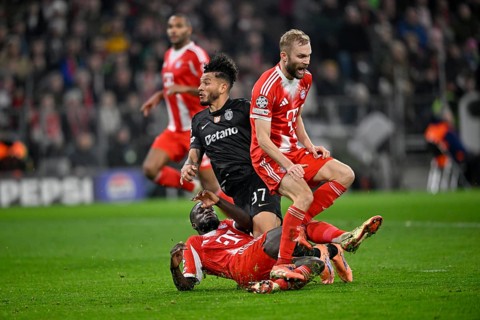 Duel, action Luis Suarez Sporting Lisbon SCP (97) against Konrad Laimer FC Bayern Munich FCB (27)