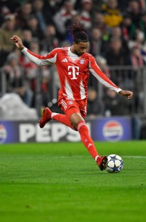 Michael Olise FC Bayern Munich FCB (17) Action on the ball Champions League, Allianz Arena, Munich,