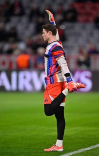 Goalkeeper Jonas Urbig FC Bayern Munich FCB (40) Warm-up training Champions League, Allianz Arena,