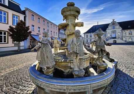 The Bonifatius Stirnberg BÃ¼rgerbrunnen on the town hall square in front of the town hall,