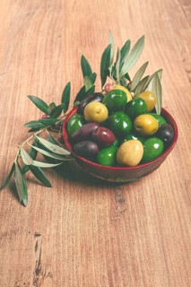 A mixture of olives, varieties of chalkidiki, Verdi giganti and Kalamata, in a bowl, top view, no