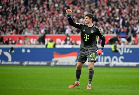Goalkeeper Jonas Urbig FC Bayern Munich FCB (40) Goal celebration MHPArena, MHP Arena Stuttgart,