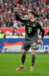 Goalkeeper Jonas Urbig FC Bayern Munich FCB (40) Goal celebration MHPArena, MHP Arena Stuttgart,