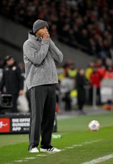 Coach coach Vincent Kompany FC Bayern Munich FCB disappointed on the sidelines gesture MHParena,