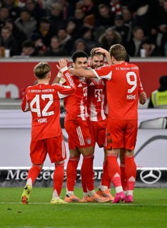 Goal celebration Lennart Karl Bayern Munich FCB (42) Harry Kane FC Bayern Munich FCB (09) Josip
