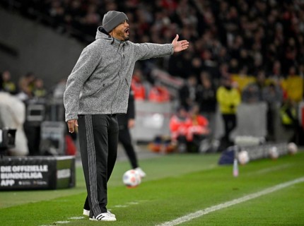 Coach coach Vincent Kompany FC Bayern Munich FCB on the sidelines gesture gesture MHParena, MHP