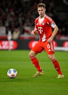 Joshua Kimmich FC Bayern Munich FCB (06) Action on the ball MHPArena, MHP Arena Stuttgart,