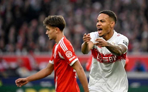 Nikolas Nartey VfB Stuttgart (28) angry gesture gesture Tom Bischof FC Bayern Munich FCB (20)