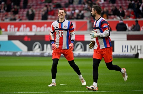Goalkeeper Manuel Neuer FC Bayern Munich FCB (01) Warm-up Training Goalkeeper Sven Ulreich FC