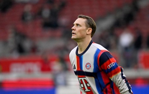 Goalkeeper Manuel Neuer FC Bayern Munich FCB (01) Warm-up Training Portrait View upwards MHPArena,