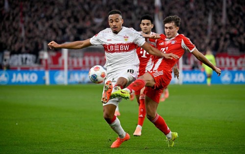 Duel, action Foul Tom Bischof FC Bayern Munich FCB (20) against Jamie Leweling VfB Stuttgart (18)