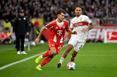 Tom Bischof FC Bayern Munich FCB (20) against Nikolas Nartey VfB Stuttgart (28) MHPArena, MHP Arena