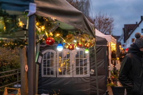 Atmospheric Christmas lights at market stalls at dusk, Aidlingen Christmas market, Böblingen