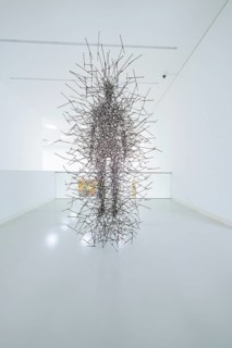 Abstract sculpture made of steel wire in a minimalistic white room, Open Horizons exhibition,