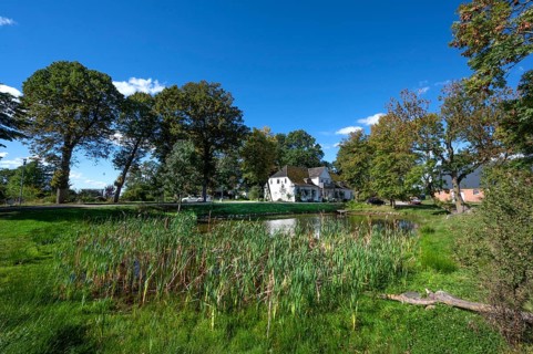 Manor house with pond from 1923, Gut Othenstorf, Othenstorf, Mecklenburg-Western Pomerania, Germany