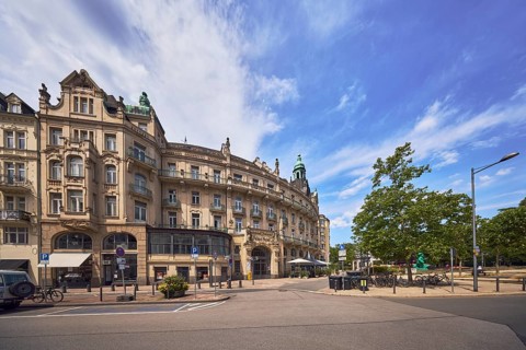 Historic building, former hotel palace hotel, faÃ§ade with windows, restaurant, outdoor area,