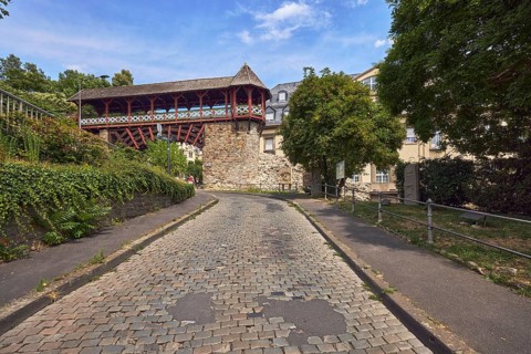 Heidenmauer, historicizing city gate Römertor, city fortification, lantern, metal fence, trees,