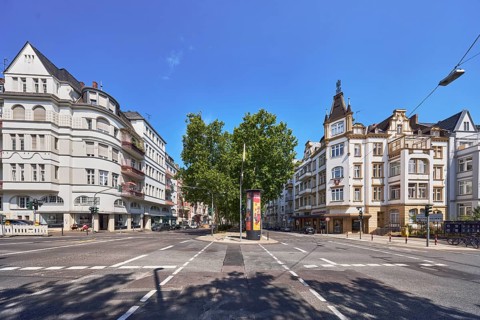 Historic residential buildings, general architecture, central island, advertising column, trees,
