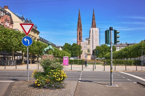 Traffic island, St. Boniface Catholic Church, barrier bollard, pedestrian crossing, traffic lights,