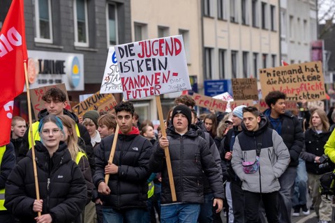 School strike against military service, around 600 participants in a demonstration against the