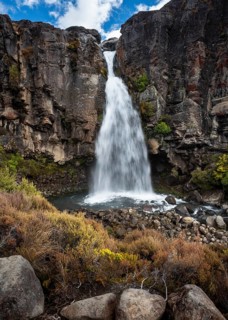Taranaki Falls waterfall, Tama Lake Walk (Tama Lakes Track) . Tongariro National Park, North