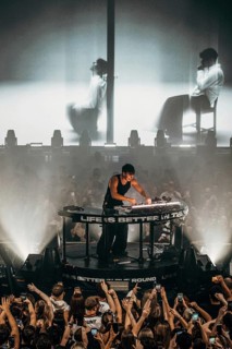 BUNT. live in the middle of it all tour at Berlin's Tempodrom on 21.11.2025