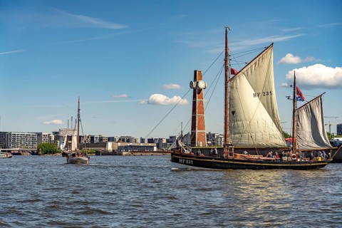 Landrath KÃ¼ster, oldest floating Finkenwerder Hochseekutter, arrival parade of ships and sailboats