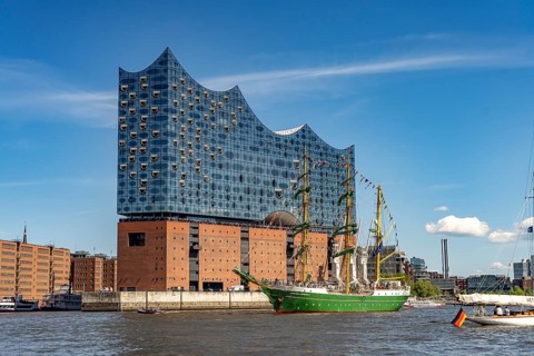 Tall ship Alexander von Humboldt II in front of the Elbe Philharmonic Hall, parade of ships and