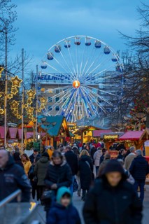 Christmas market in downtown Duisburg, KönigstraÃŸe, Ferris wheel, North Rhine-Westphalia, Germany