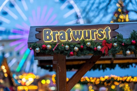 Imbissbude, Bratwurst, Christmas market in downtown Duisburg, KönigstraÃŸe, Riesenrad, North
