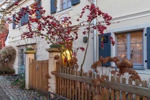 Christmassy and naturally decorated historic house in the village center of Loschwitz during