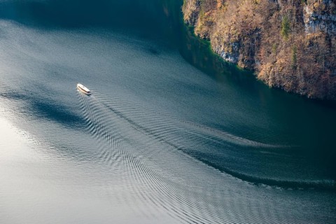 Excursion boat at KÃ¶nigssee from above, SchÃ¶nau am KÃ¶nigssee, Berchtesgadener Land, Upper