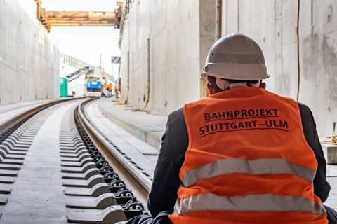 Closing the gap in the airport tunnel. The last few meters of solid road are concreted. This means