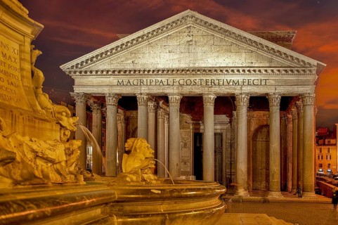 Former pagan ancient Roman temple Pantheon di Agripppa, Catholic church since 609 AD Basilica of