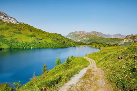 Hiking trail along Lake Engstlensee, Engstlenalp, Canton of Bern, Switzerland