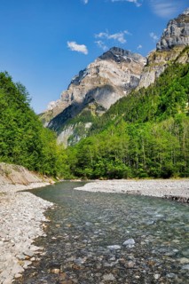 Klön, tributary to Lake Klöntal, GlÃ¤rnisch with Ruchen and Gross Feuerberg in the background,