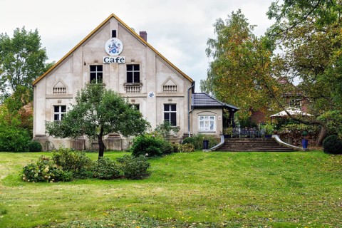 CafÃ© Kietz, holiday apartments, former manor with garden, Lenzerwische, Prignitz district,