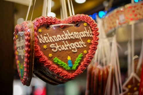 Night shot, gingerbread heart, Stuttgart Christmas market lettering, Christmas stand, Christmas