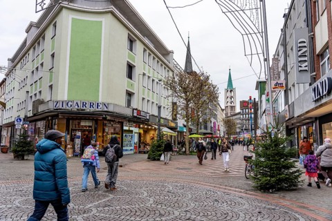 Christmas decoration in downtown Gelsenkirchen, am BahnhofsstraÃŸe, North Rhine-Westphalia, Germany