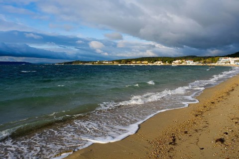 Beach with waves and a cloudy sky up to the horizon, beach near GÃ¼zelyali, GÃ¼zelyalÄ±,