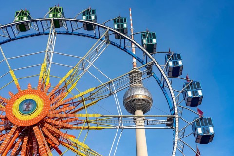 Christmas market am Park am Berliner Fernsehturm, Ferris wheel, Fernsehturm dome, Berlin, Germany