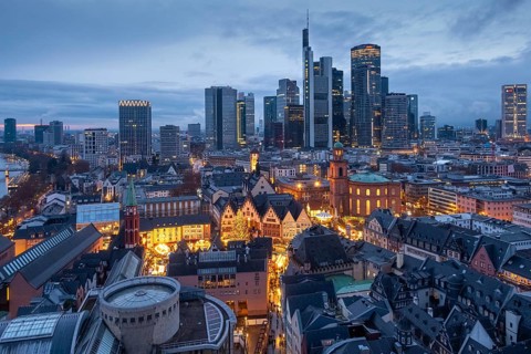 The lights of the Frankfurt Christmas market are shining on the Römerberg in downtown Frankfurt am