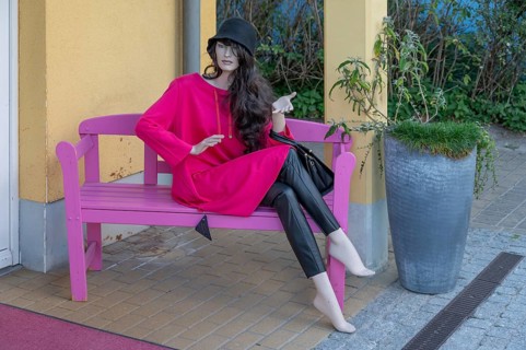 Seated mannequin fashionably dressed in front of a fashion shop, Ahrenshoop, DarÃŸ,