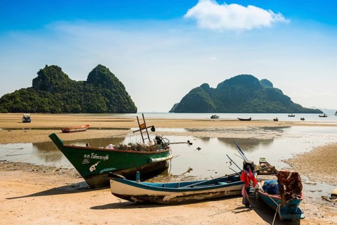 Beach with fishing boats, Thun Thong, Chumphon, Chumphon Province, Central Thailand, Thailand